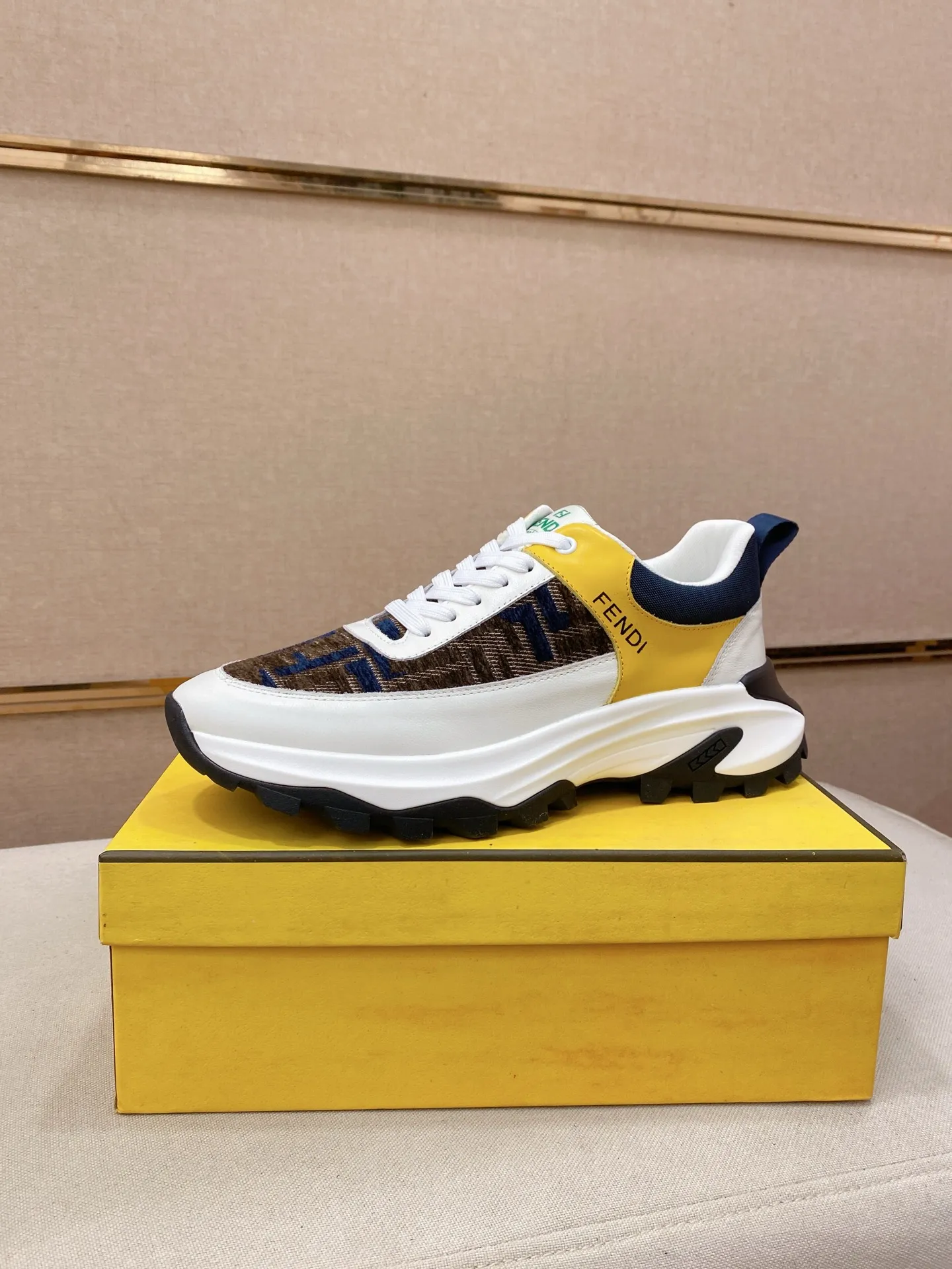 Men's shoes 💰 462💰 (fendi) New style 👊🏻 upper 🇮🇹 imported cowhide fabric 🇩🇪 lining imported sheepskin lining. The original outsole is molded to highlight the identity of every man, and the upper foot is elegant and stable🚶🏻🚶🏻The high-end custom counters reproduce the original version📯No matter the wind or rain, the shoe last remains unchanged and can withstand the verification of time🔍️,🔵 Size: 38-44